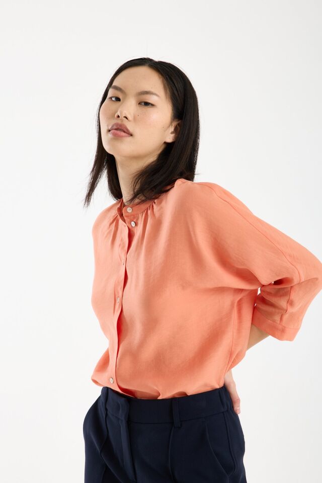 Kadın Büzgü Detaylı Hakim Yaka Yetim Kol Viskon Gömlek SOMON - 44